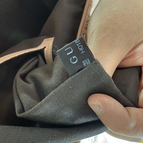 Gucci Pink Embossed GG Leather Tote - Picture 12 of 14